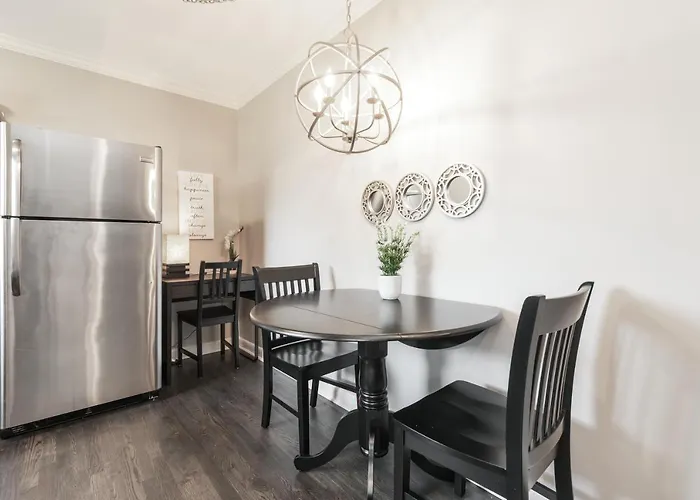 Stylish Onebedroom In Popular Virginia Highland 3Miles To Mercedes Benz Stadium