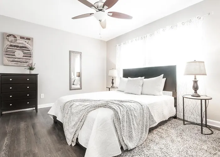 Stylish Onebedroom In Popular Virginia Highland 3Miles To Mercedes Benz Stadium