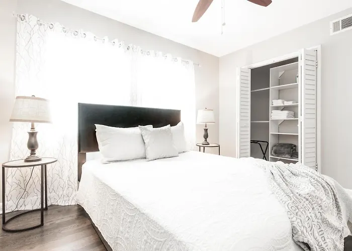Stylish Onebedroom In Popular Virginia Highland 3Miles To Mercedes Benz Stadium