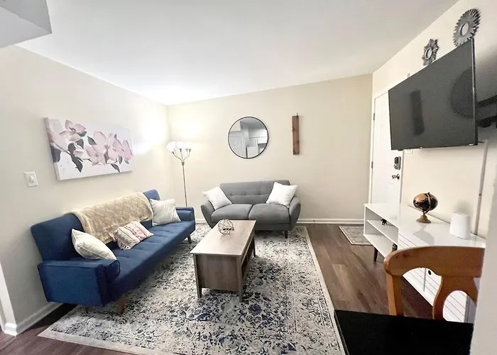 *Prime Pad * King Bed * Long Term Stays*