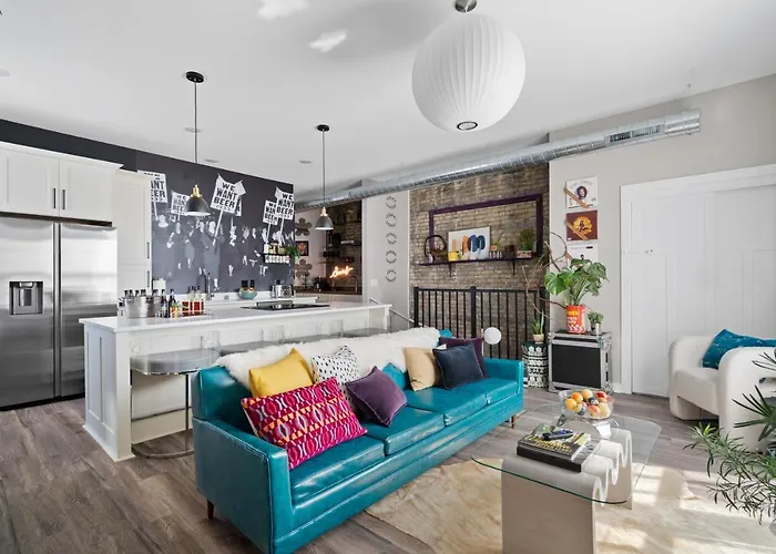 The Bentley Condotel, Heart Of Walkers Point With Garage, Yard