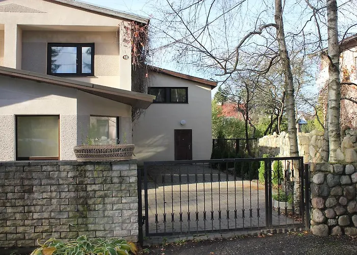 Lee Apartments