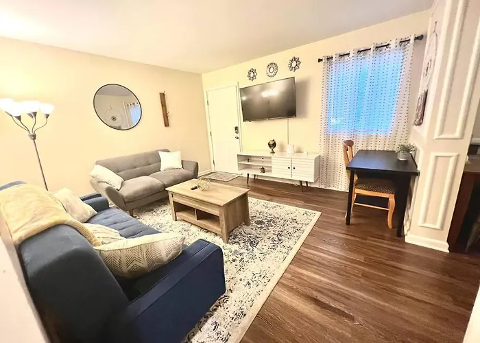 *Prime Pad * King Bed * Long Term Stays*