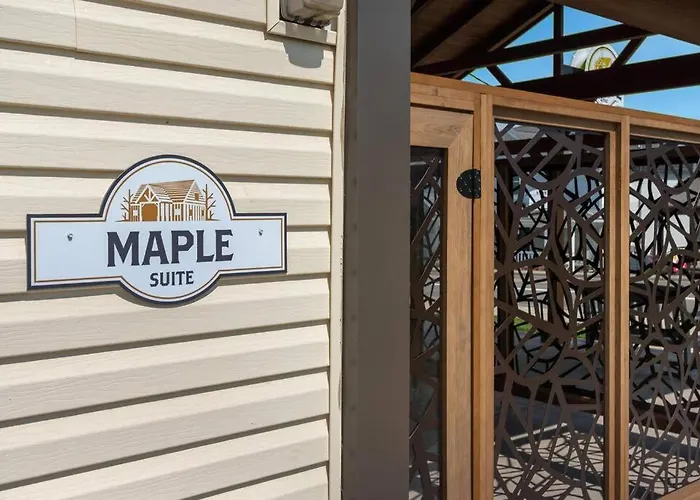 Maple Suite - Main Street Lodge In Berlin