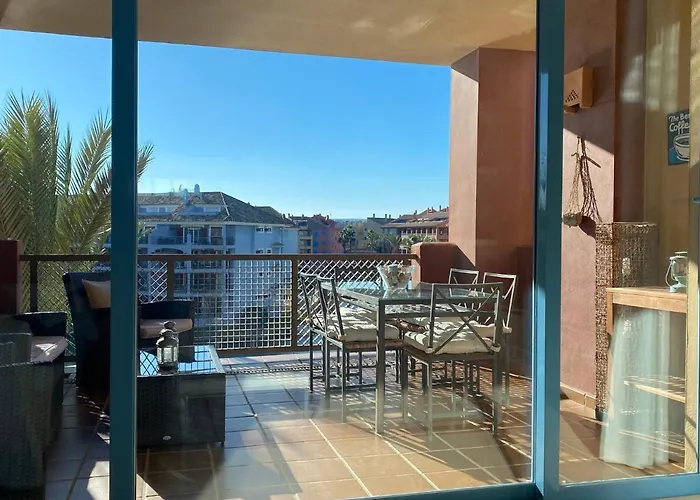 Apartamento Con Terraza Sobre La Marina De Sotogrande