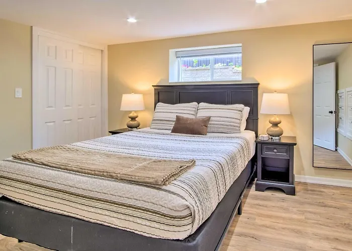 Cozy North Bend Getaway In Walkable Location!