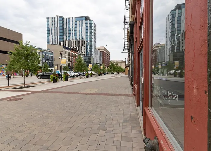 Spacious 2 Bed 2 Bath Downtown Otr Condo Minutes Walk To The Reds Bengals Stadium & More!