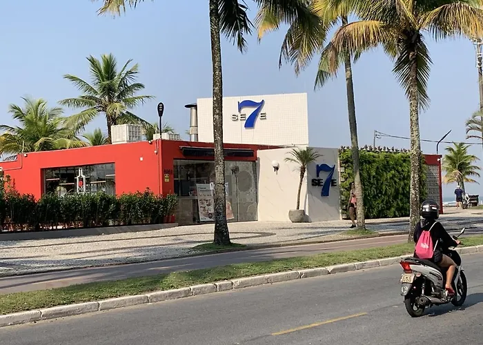 APARTAMENTO NA PRAIA GRANDE A 200 MÉTROS DA PRAIA, CONFORTÁVEL ESPAÇOSO WIFI 350 Mega TV Claro, ÓTIMA LOCALIZAÇÃO