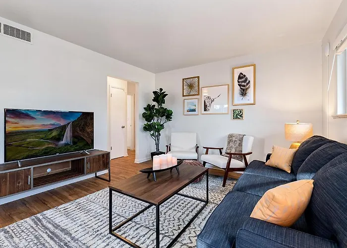 Centrally Located Townhome Near Pvh - Dog Friendly