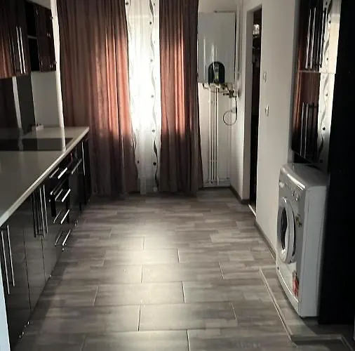 La Carmen Vulcan! Apartament Cu 3 Camere !