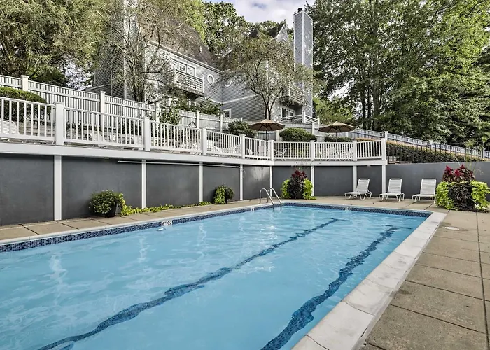 Norwich 'The Villas': Near Mohegan Sun Casino