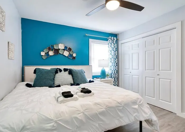 2Br 1Ba Duplex House King Beds Great For Small Groups Close To All Uptown Charlotte Attractions