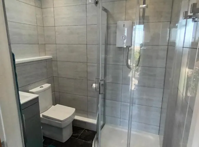 Contemporary One Bed Studio. Sea Views And Parking