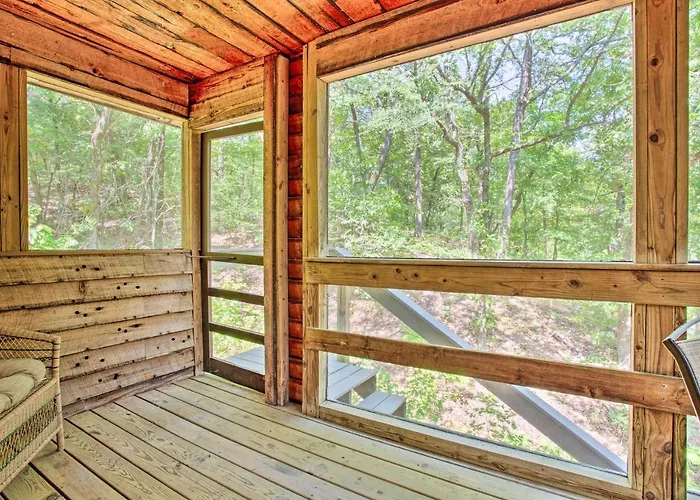 Bright Davis Escape W/ Screened-In Porch!