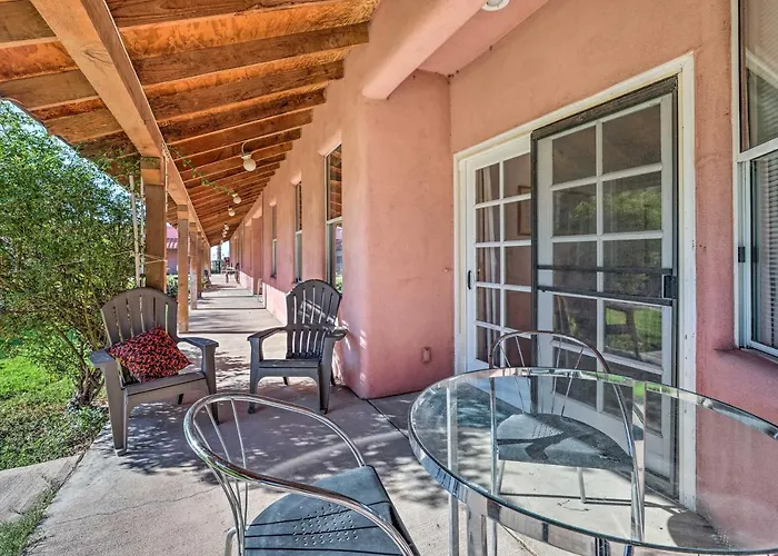 Cozy & Relaxing Eloy Apartment W/ Pool Access