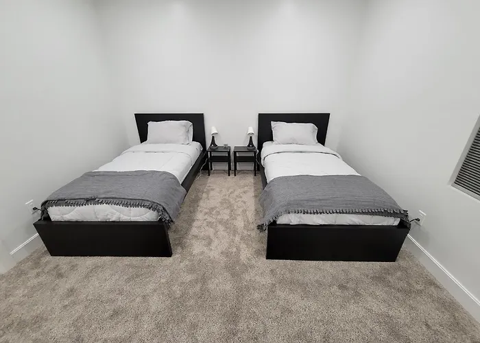 Spacious & Modern Apartment, Close To Universities And Mountains