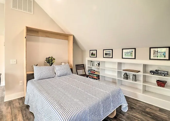 Bright Crozet Apartment W/ Mountain Views!
