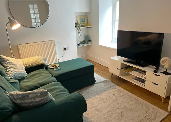 Gwandalan - 1 Bed Apartment, Within Tenby Town Walls