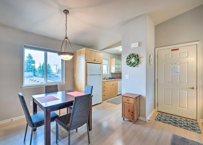 Anacortes Condo ~ 1 Mi To Marina & Fidalgo Bay!