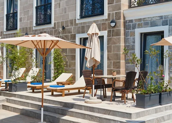 Moderna Luxury Apartments With Heated Pool