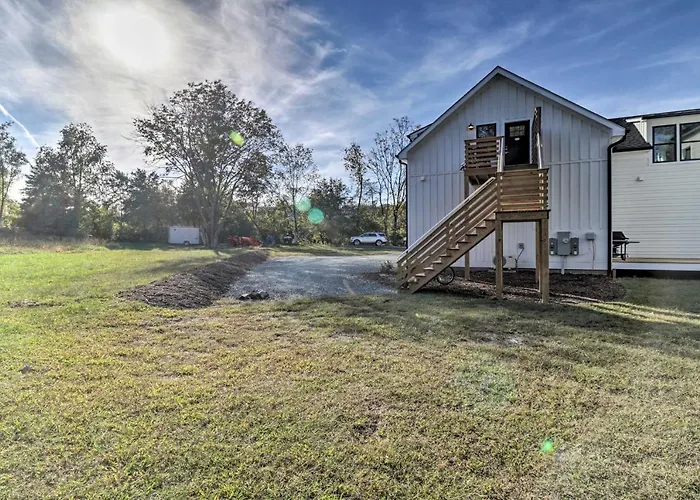 Bright Crozet Apartment W/ Mountain Views!