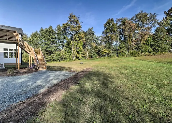 Bright Crozet Apartment W/ Mountain Views!