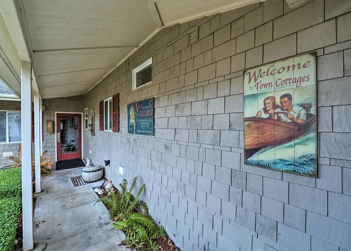 Cottage W/ Gas Fireplace ~ 1 Mi To Hidalgo Bay!