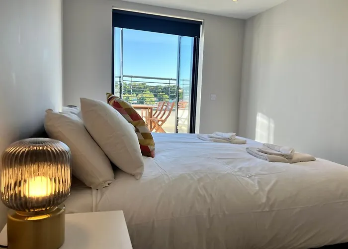 Sohot Stays Sea View Apartments- Central Location- Sleeps 4