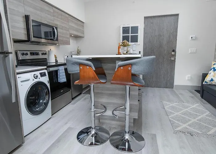 Top Floor On Okanagan Lake With Ac & Heated Pool