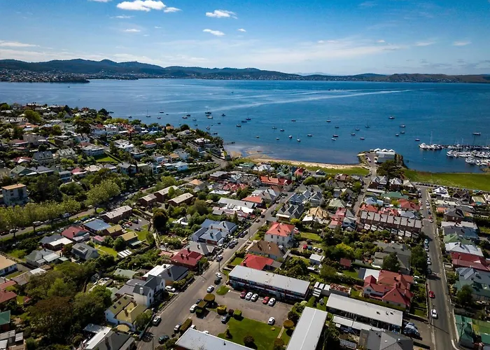 Studio Apartment - 5 Minutes To Hobart Cbd - Free Parking - Free Wifi