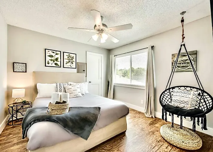 Lovely Dallas Flat Near Downtown