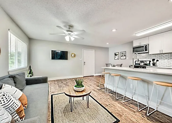 Lovely Dallas Flat Near Downtown