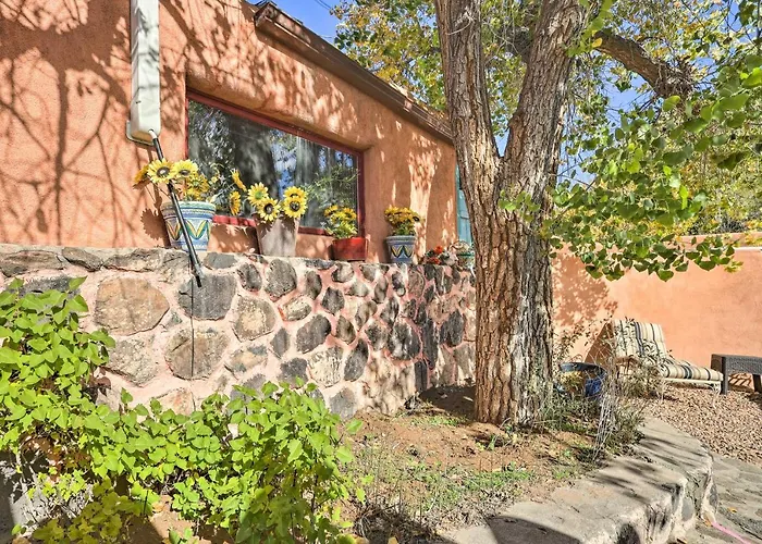 Artsy Santa Cruz Apartment W/ Shared Fire Pit!