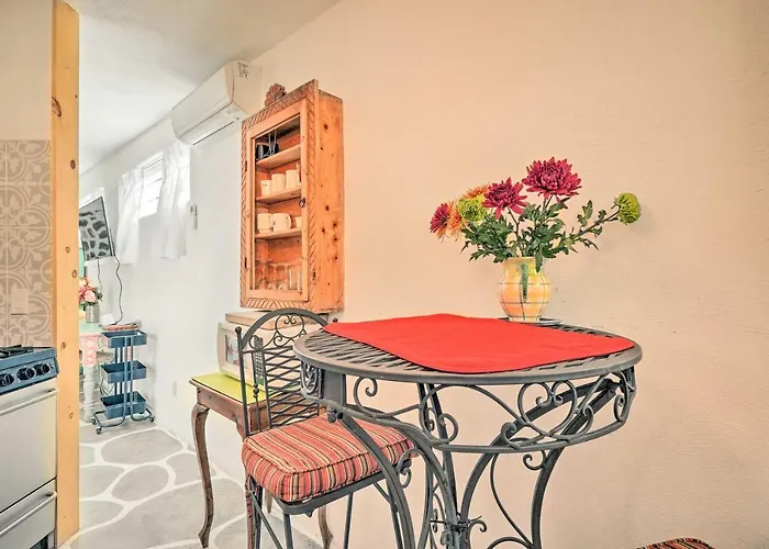 Quirky Santa Cruz Studio W/ Shared Courtyard!