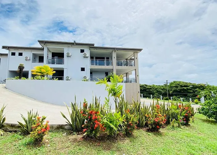 Lovely 4-Bedroom Holiday Home With Free Parking.