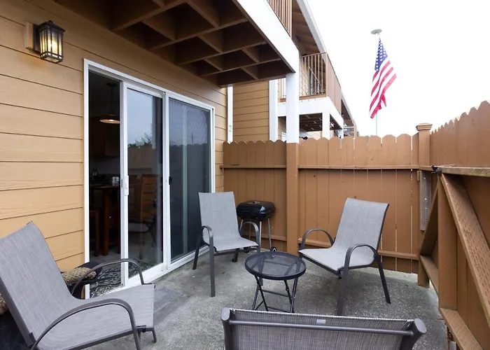 Riverwalk Seaside- Walk To Beach, Seaside Beach Condo, Pet Friendly, Sleeps 6