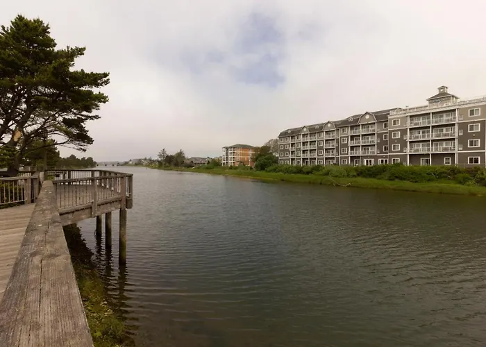 Riverwalk Seaside- Walk To Beach, Seaside Beach Condo, Pet Friendly, Sleeps 6