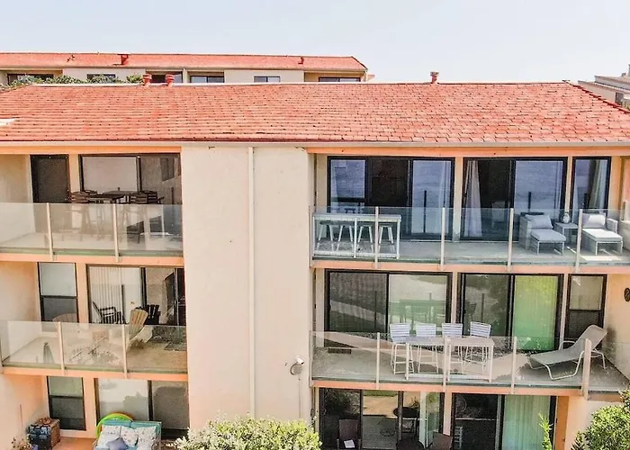 Oceanfront Views, Heated Pool, Hot Tubs, Parking