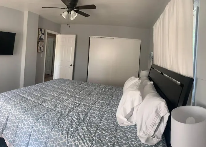 Spacious Four Bedroom Attached Home In Springboro- Unit 1
