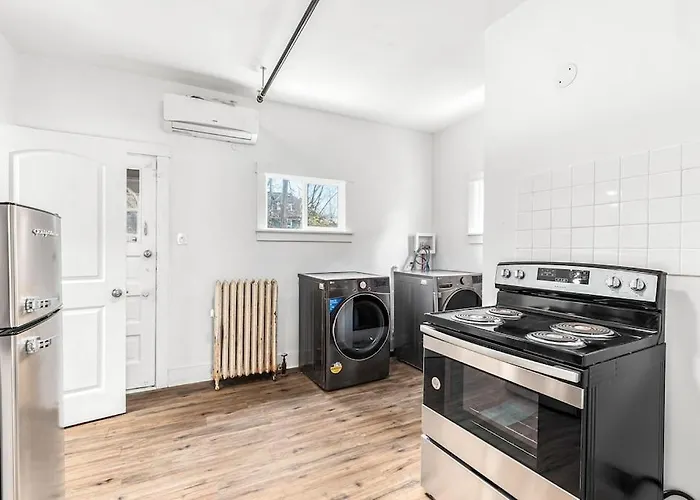 North End Treasure, Beautiful 2 Bedroom Apartment