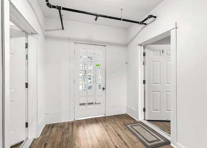 North End Treasure, Beautiful 2 Bedroom Apartment