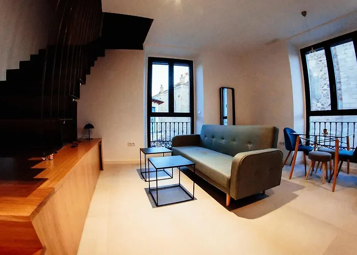 Apartamentos Plaza de España 6