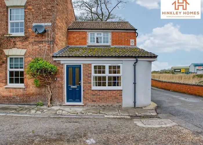 Spacious 1Bed - 2 Floors - Located On The River Side And Close To Town Centre - Free Parking