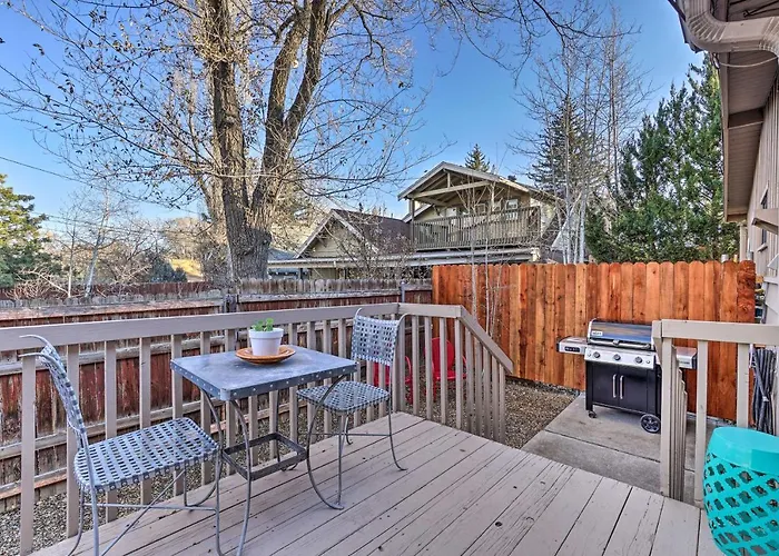 Cozy Flagstaff Studio W/ Patio - Near Dtwn!