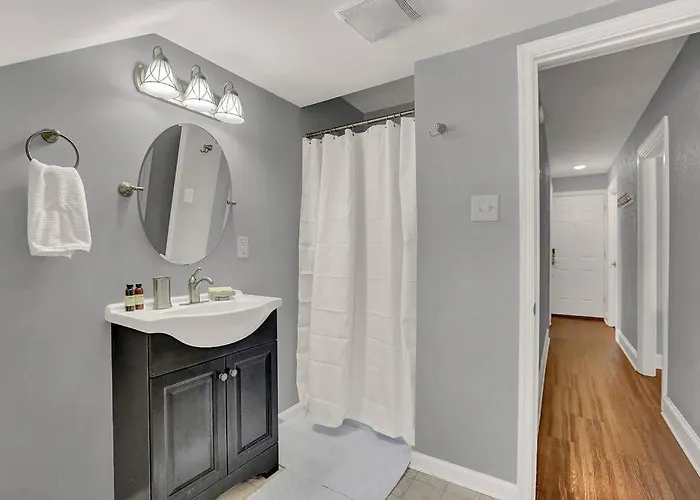Suites On Seneca - Gorgeous One Bedroom Apartment