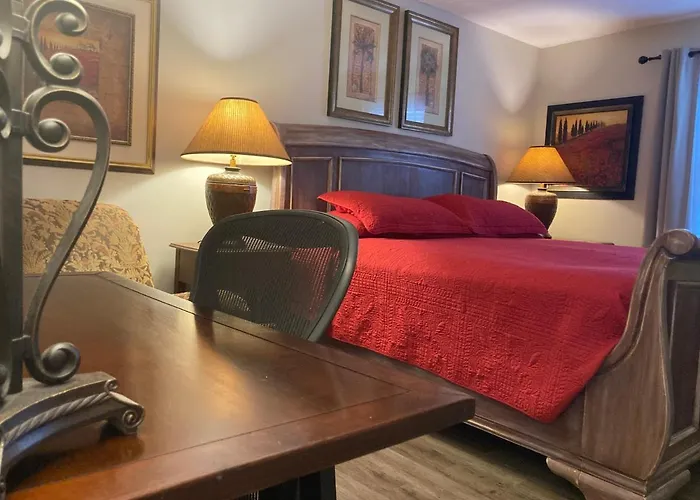 Spacious 3 Bedroom 2 Bath Condo Close To Five-Points In Athens