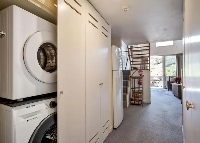 Squatters Run Unit 11