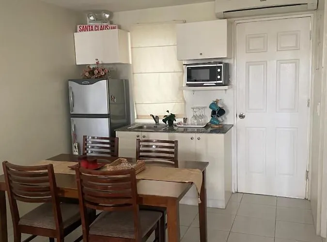 3 Bedrooms 3 Baths Victorian Style Townhouse Fully Furnished