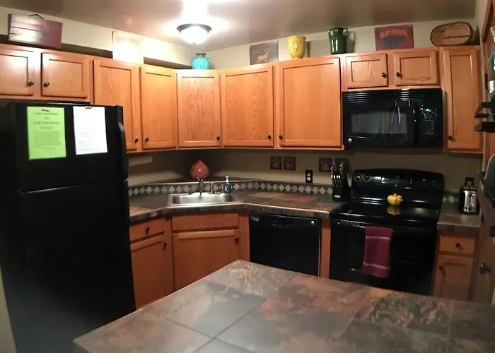 Rustic 2 Bedroom Mountain View-Walk To Resort