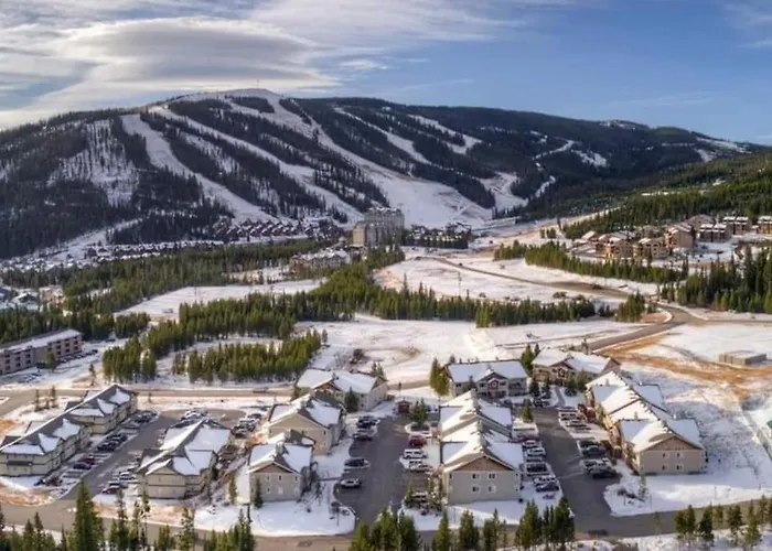 Rustic 2 Bedroom Mountain View-Walk To Resort